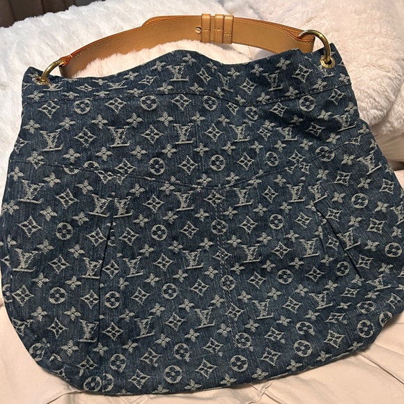 Louis Vuitton Blue Denim Daily GM - Picture 3 of 17